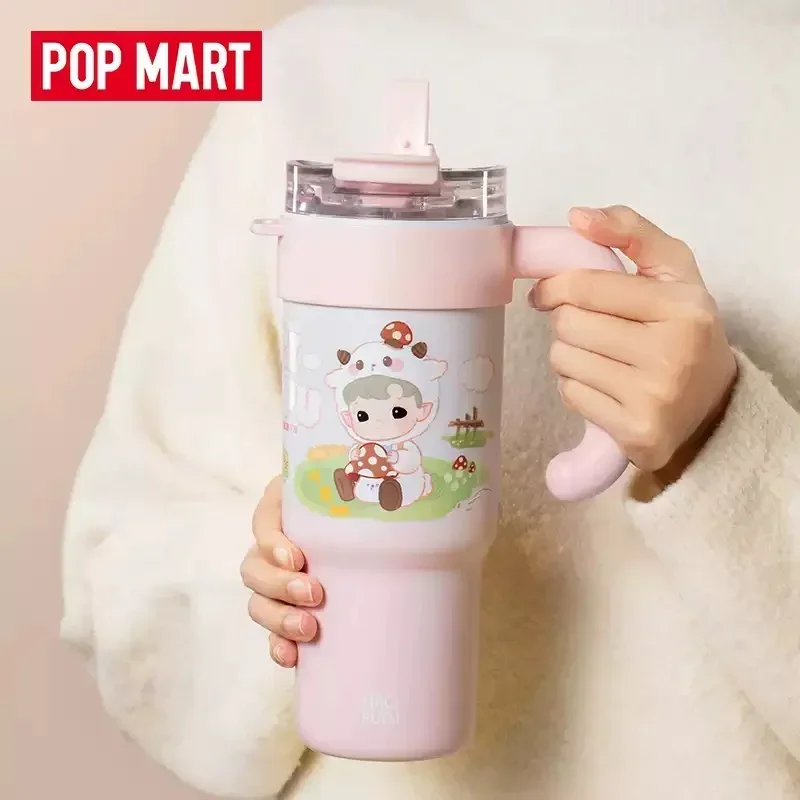 POP MART HACIPUPU SNUGGLE พร้อมคุณ Series Sippy ถ้วยแฟชั่นอุปกรณ์ต่อพ่วงของขวัญ 100% Original น่ารักอะนิเมะเดสก์ท็อปเครื่องประดับ