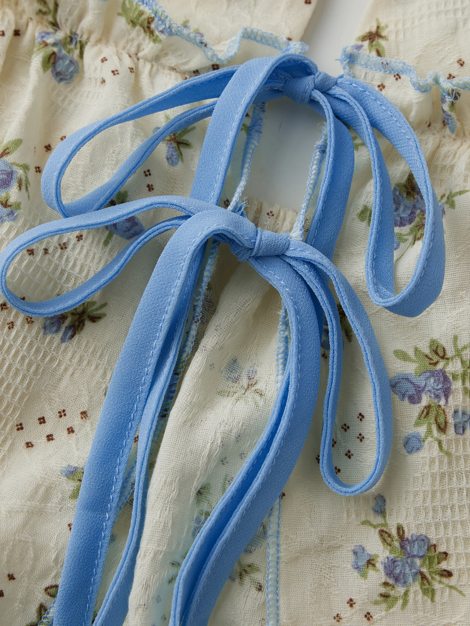 Elegante camicetta Boho Chic con spalle scoperte con finiture con volant e cravatta sul davanti Camicia senza maniche con stampa floreale vintage per donna