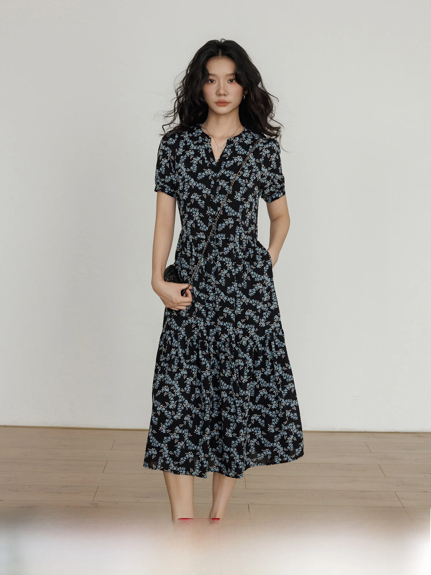 

Vastand Summer 2025 V-Ne ort Sve Floral Print Slimming Waist Dr Women's Faionable A-Line Long Dr Casual Sle