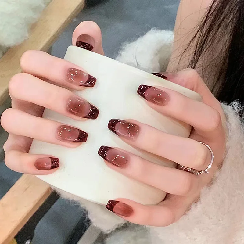 Kurze, mittellange künstliche Nägel für Frauen und Mädchen, Farbverlauf Braun-Rosa-Design, französischer Stil, braun-champagnerfarbener Rand, vollständige Abdeckung, zum Aufkleben.