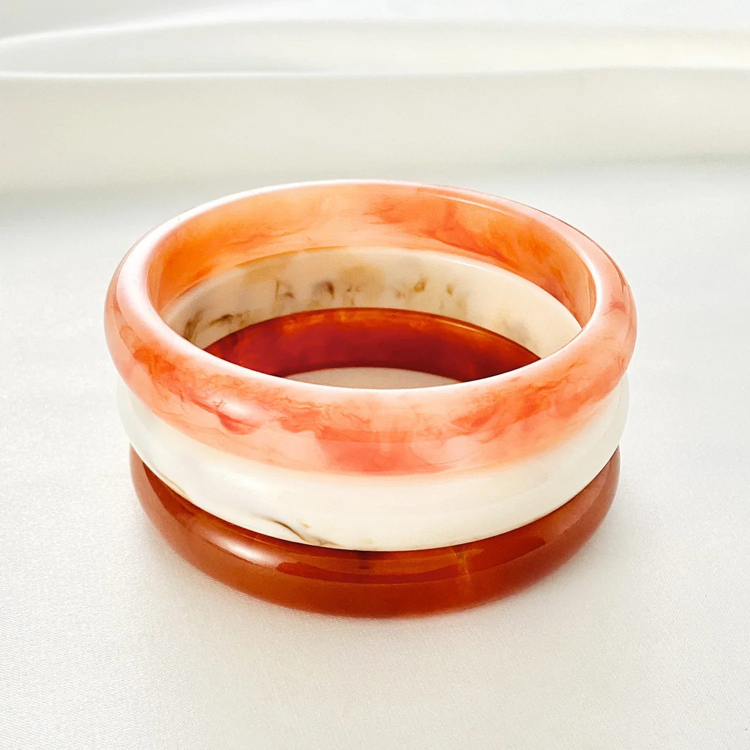 One Piece Vintage Style Roundness Translucency Acrylic Bracelet for Women Individuality Multicolour Bangle Paty Jewelry Gifts