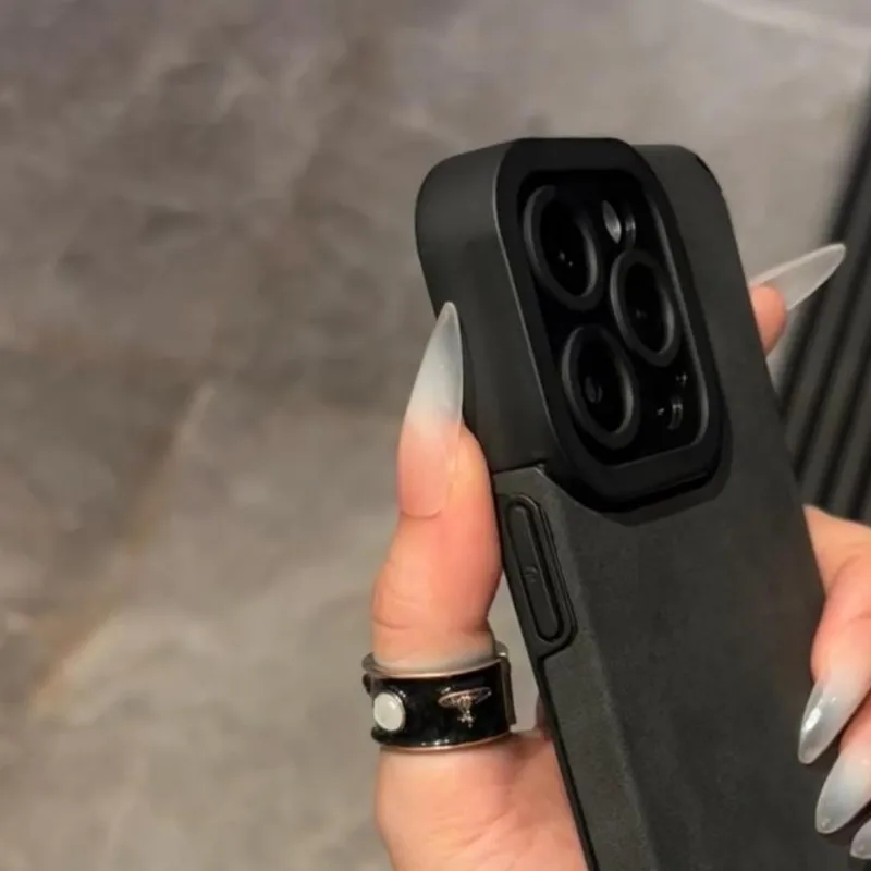 حافظة جلدية فاخرة من جلد الخراف لهاتف آيفون 16 15 14 Plus 13 12 11 Pro Max غطاء حماية للكاميرا من السيليكون الناعم المقاوم للصدمات