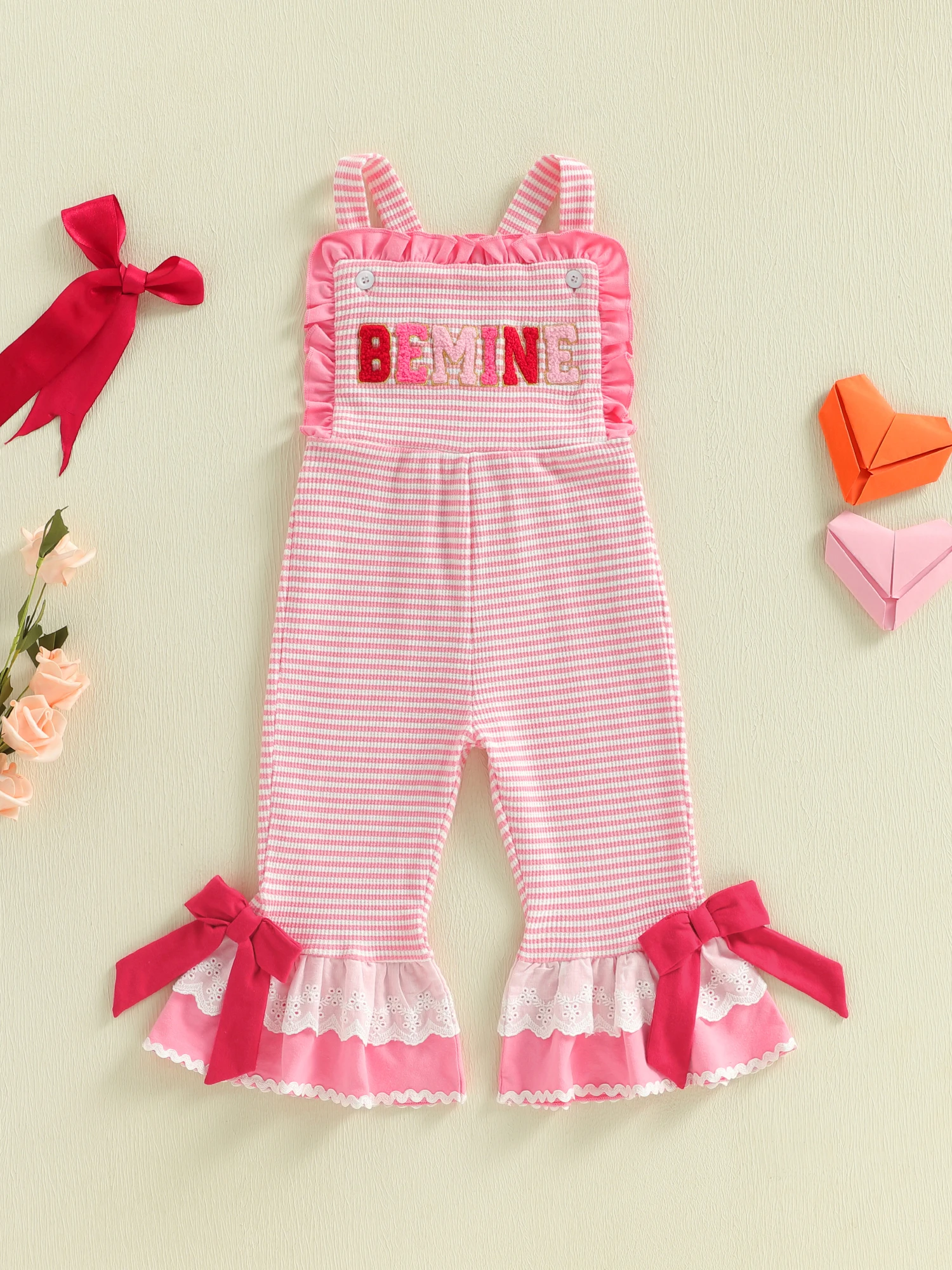 ملابس جمبسوت رائعة للفتيات الصغيرات من قماش الدنيم مع تطريز على شكل قلب وحاشية مكشكشة بدون أكمام ورقبة مربعة لعيد الحب