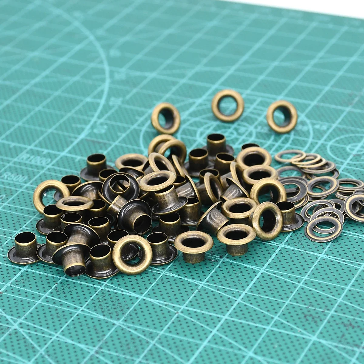 100sets 5mm Brass Eyelets with Washer 300# Grommets Repair Round Eye Rings for Scrapbooking Shoes Belt Cap Bag Tags Clothes