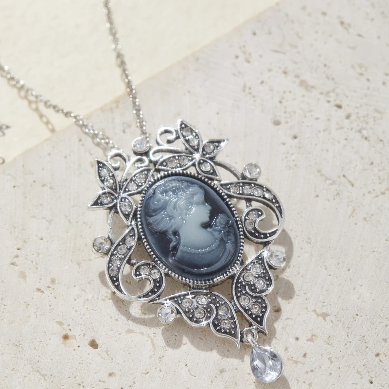 Collar con colgante de retrato con patrón tallado bohemio Vintage, joyería de accesorios navideños de estilo étnico personalizado para mujer