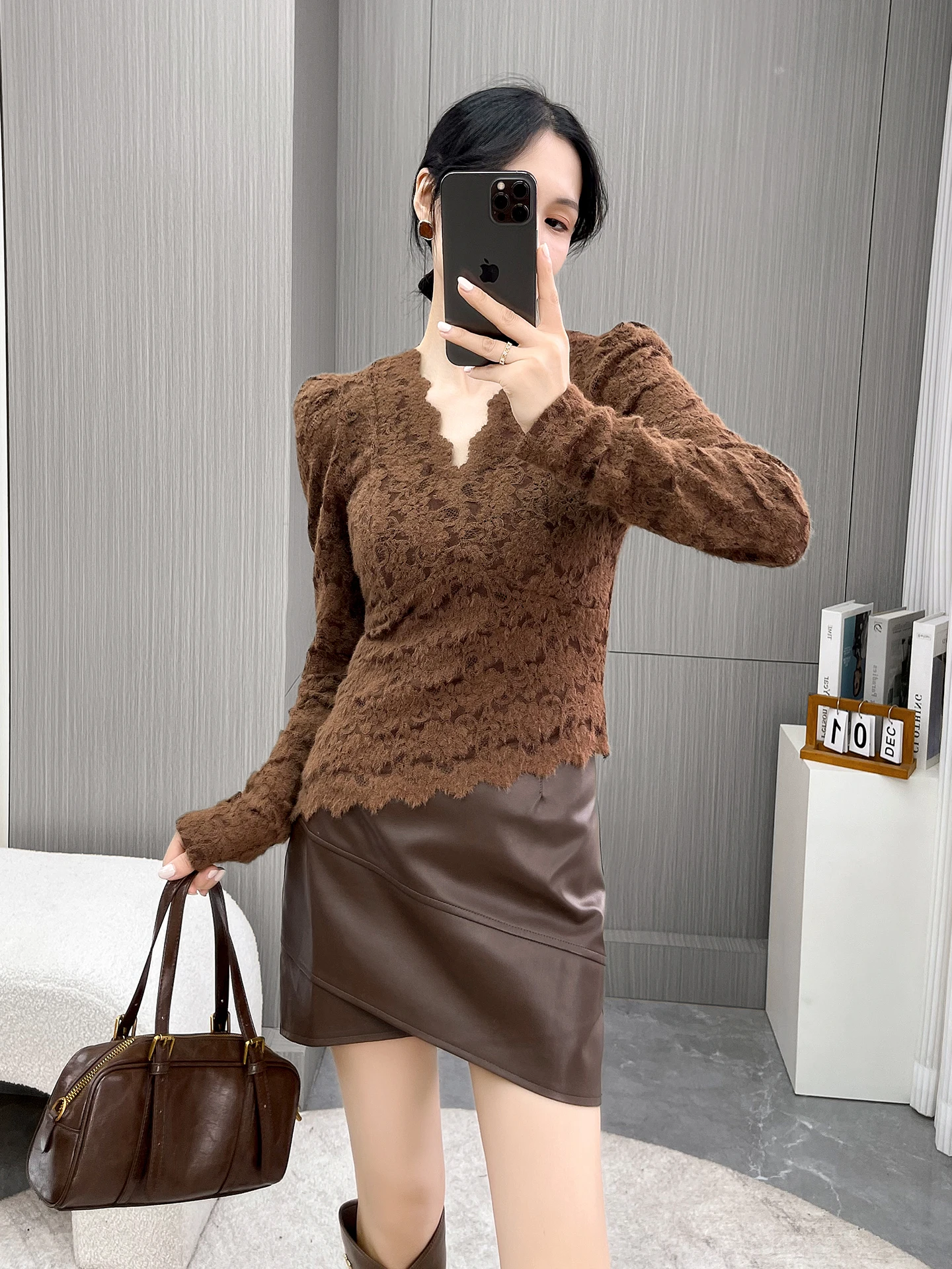 

2025 Autumn Winter New Sle Women's Slim Fit Long Sve V Ne Top Bubble Sve Irregular Base irt Lace Inner Wear