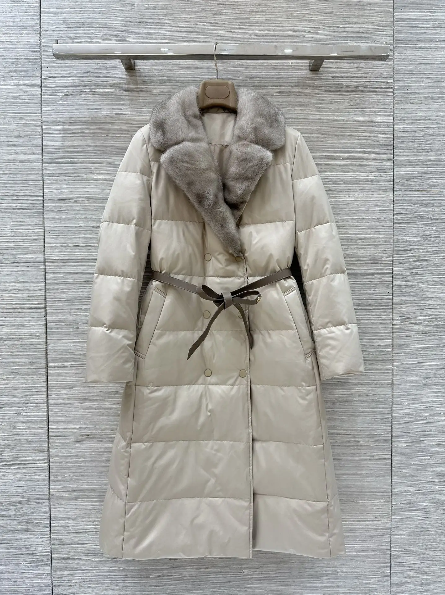 

Women Luxurious Goose Down Jacket Mink Fur Collar Double Breasted Long Sleeve Loose Elegnat Coat with Belt