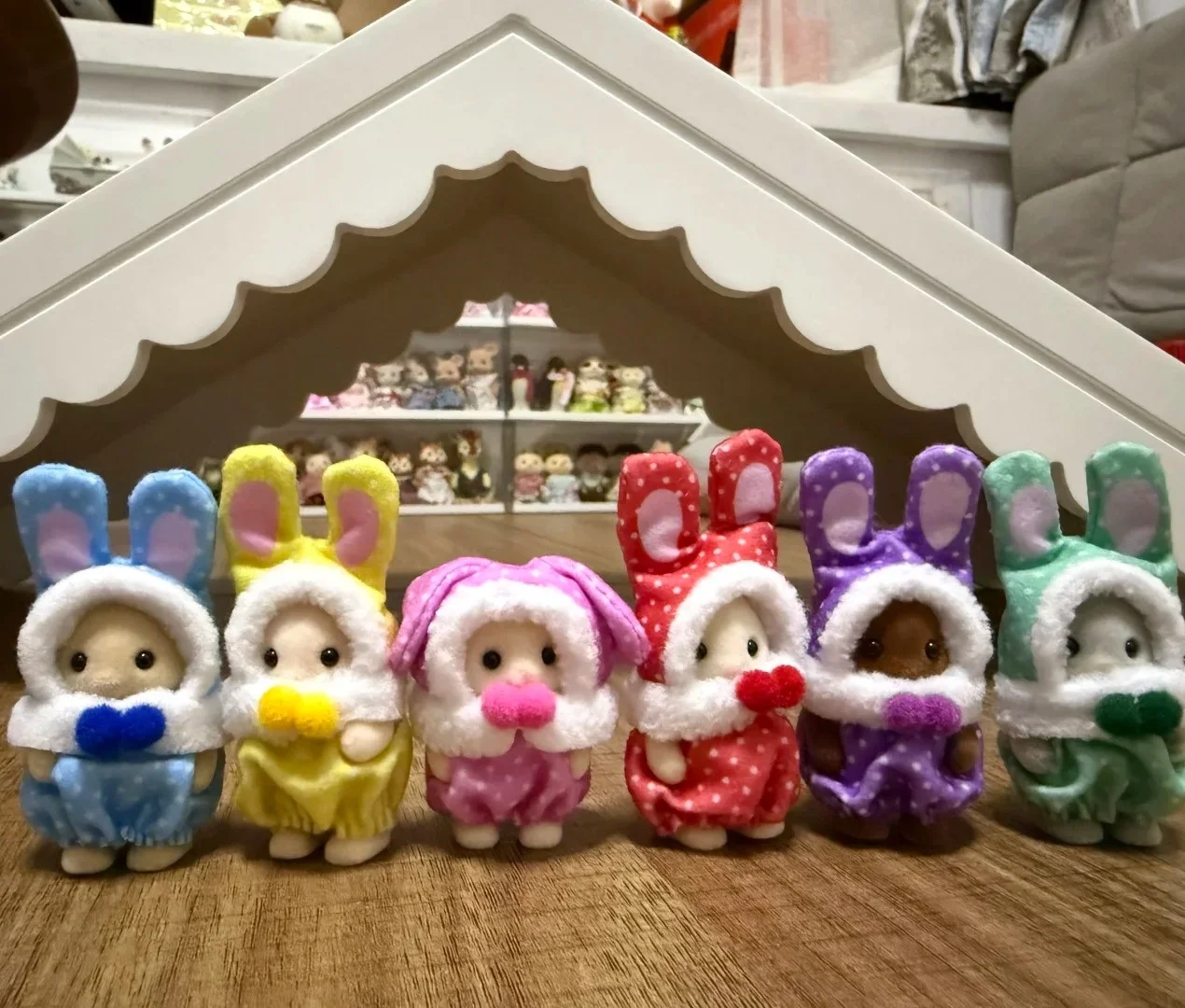 本物のシルバニアファミリー 40 周年記念ウサギの赤ちゃんシリーズブラインドボックスブラインドバッグ確認アニメグッズ人形ギフトおもちゃ