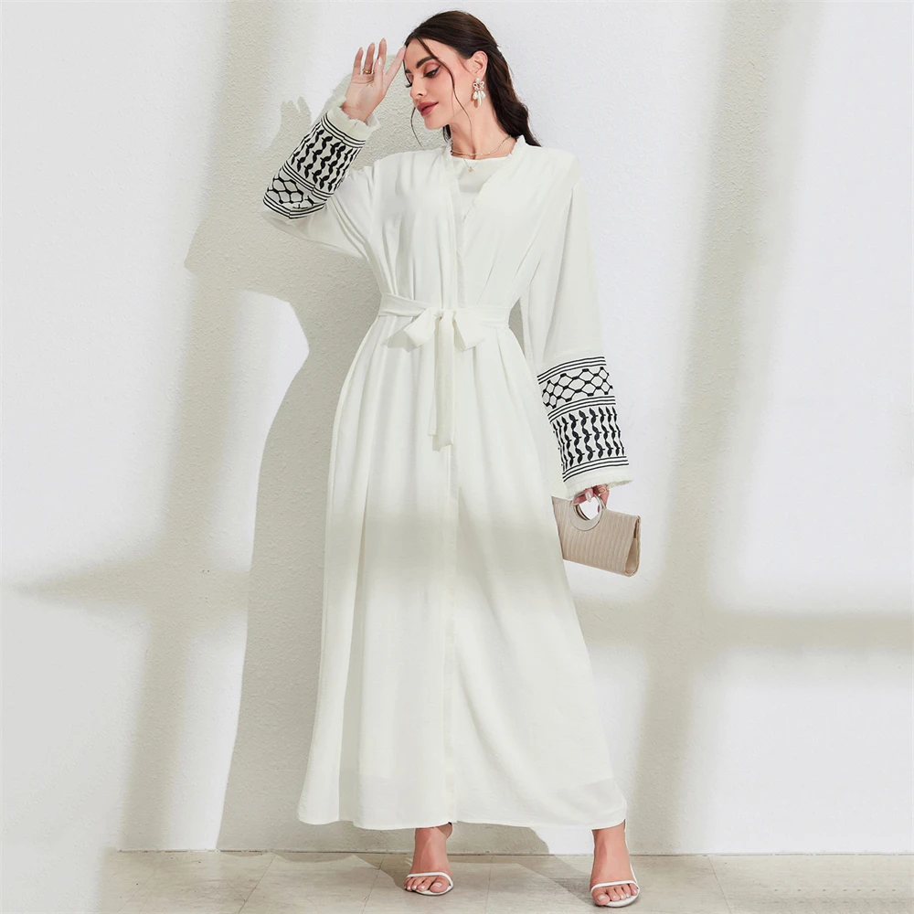 A Fashionable And Elegant Pocket Cardigan With Embroidered Color-blocking Dress And Robe By Middle Eastern Muslims