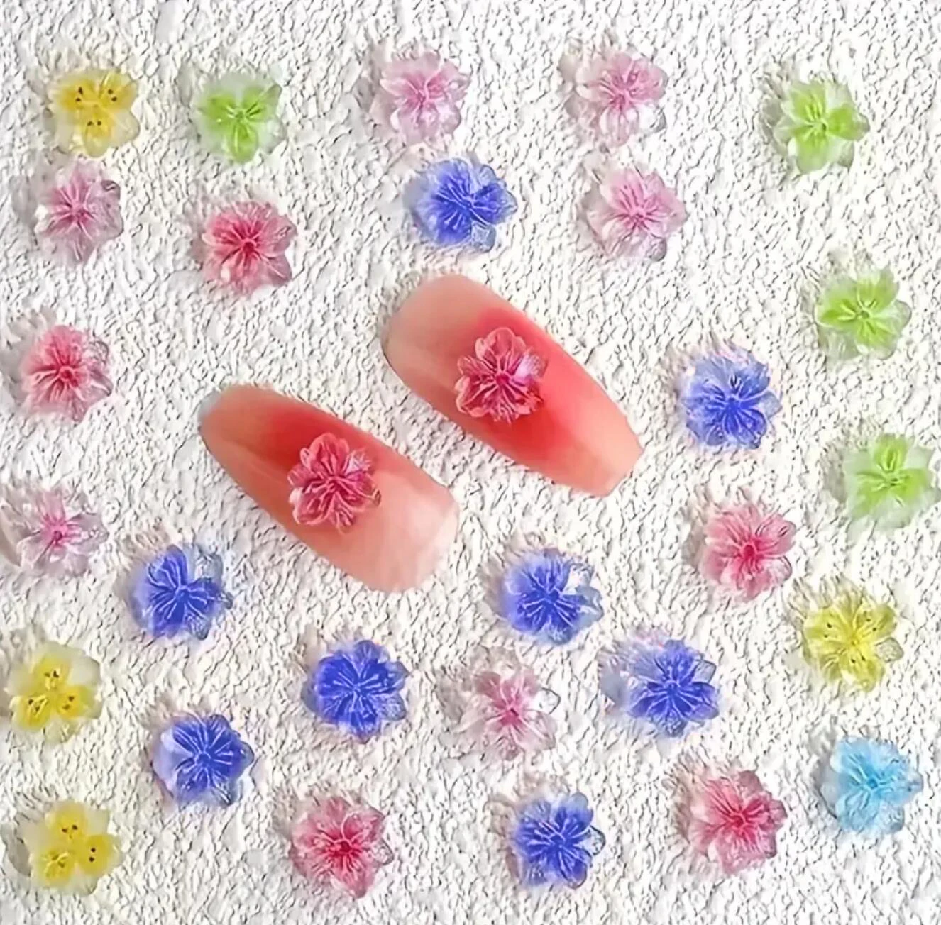 50 stks Willekeurige Hars Kleurrijke Sakura Nail Charms Glanzende Perzik Bloesem Nail Decoraties Doorschijnende Azalea Bloem Manicure Accesso