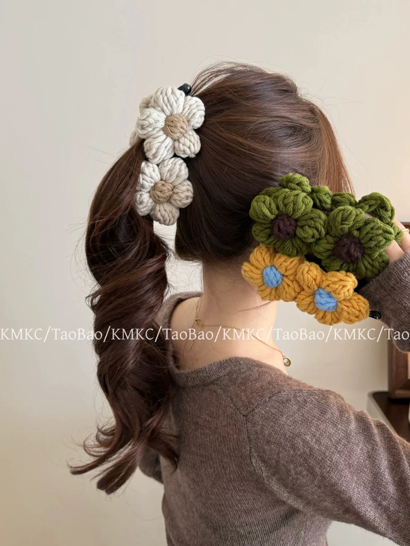 

1pc Autumn/winter double-flower knitted banana hair clip, makes hair look fuller, high ponytail vertical hair accessory