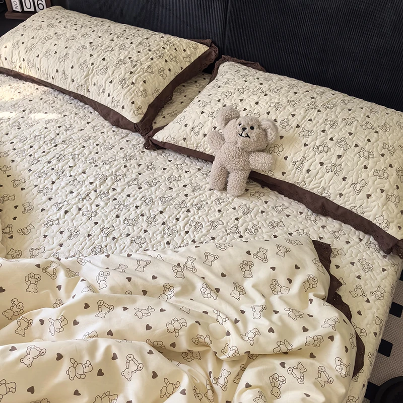 

Корейский комплект постельного белья из чистого хлопка с мишками, четыре предмета: пододеяльник, покрывало, вкладыш для одеяла, для весны, осени и зимы, с мультяшной тематикой