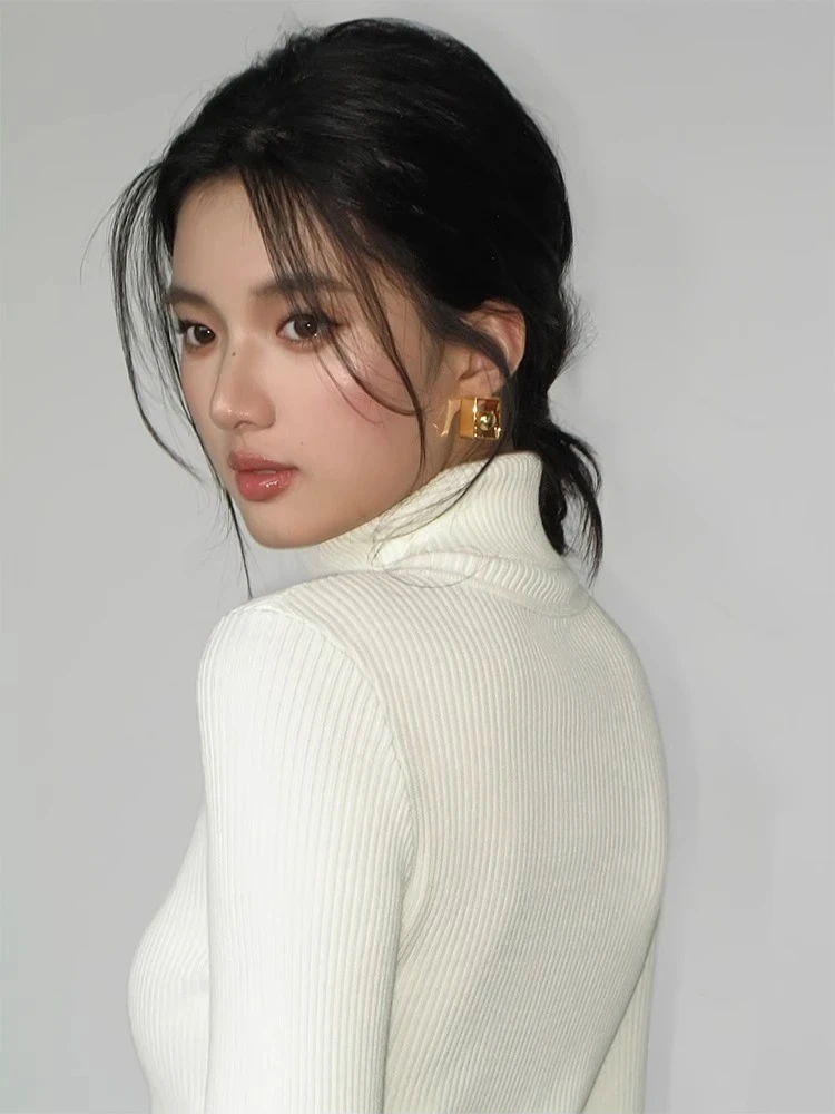 Hiver solide pull 2025 pull tricoté femmes Version coréenne pull à col roulé mince trou de doigt rodage chaud hauts basiques