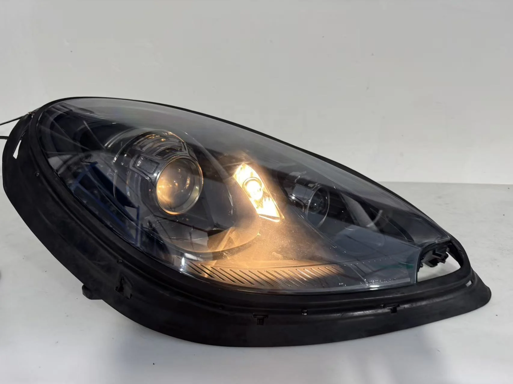 Car Front Light Accessories Old Style Black Version for 6000K 12V Xenon Headlights Adaptive Function Remanufactured