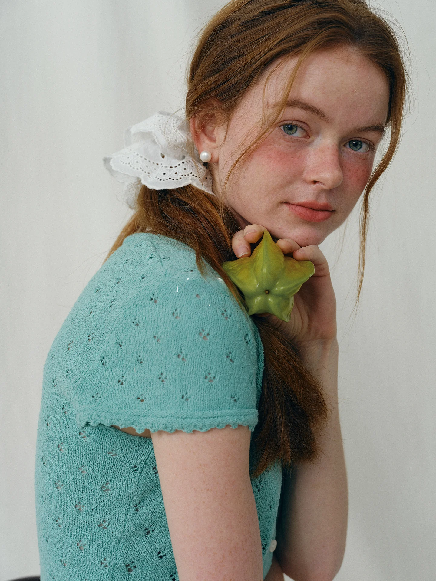 

Женский повседневный модный топ Rina Berry Soft Style из тонкой шерсти с V-образным вырезом, вышивкой крючком и ажурными элементами, с коротким рукавом из хлопка