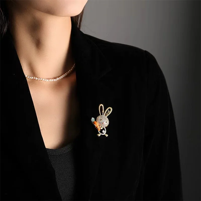 2023 New Cute Rabbit Brooches for Women Cartoon Animal Bunny Lapel Pins Enamel Badge Bag Hat Deco Corsage Cardigan Jewelry Gifts