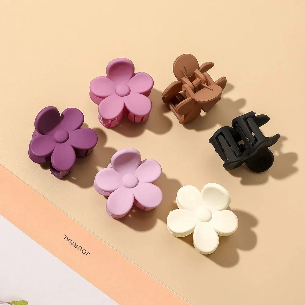 New Mini Flower Hair Claw Clip Matte Plain Color Geometric Clawclips Small Floral Clamps Grab Women Hair Accessories