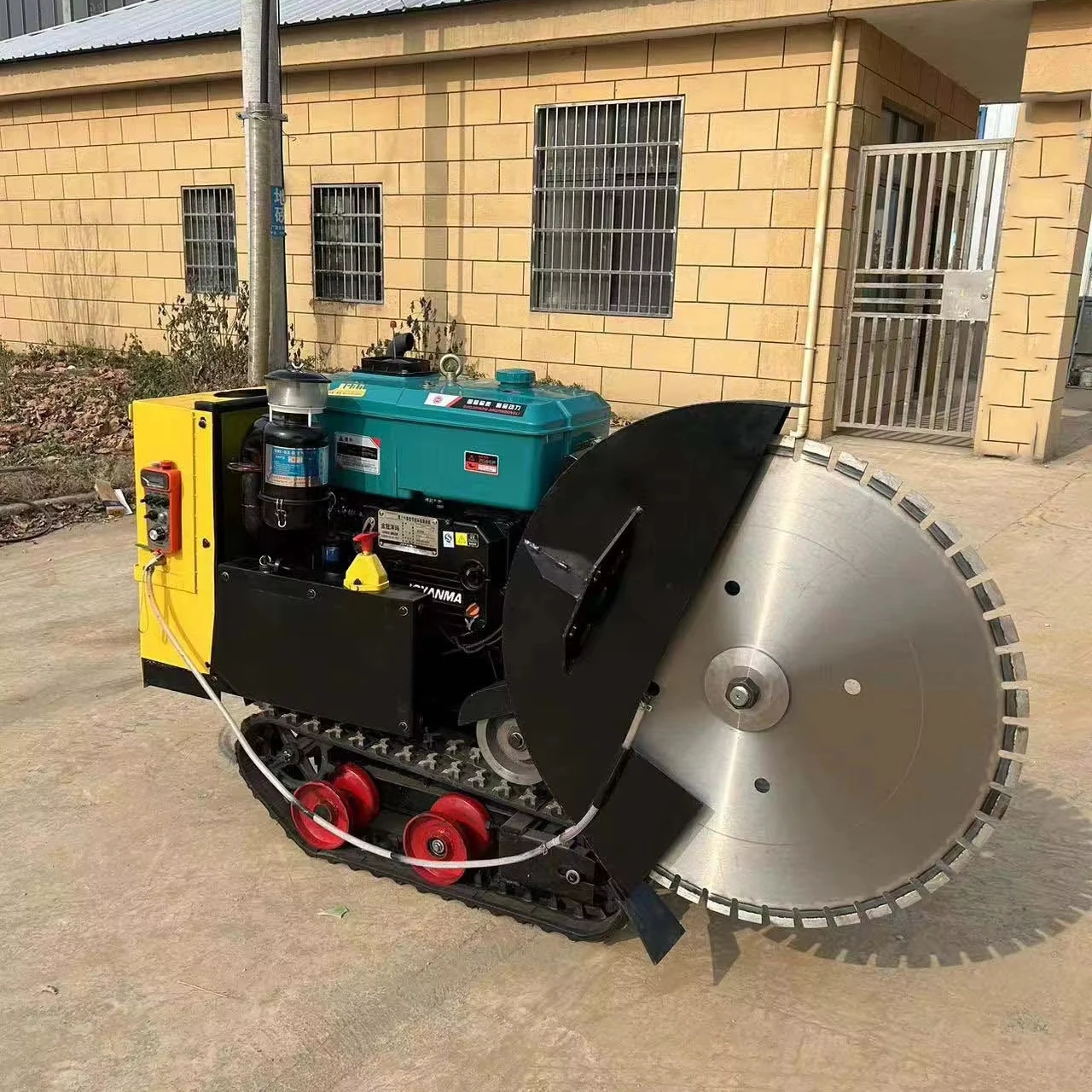 

Новая модель большой дизельной дорожной резательной машины с диаметром реза 800 мм