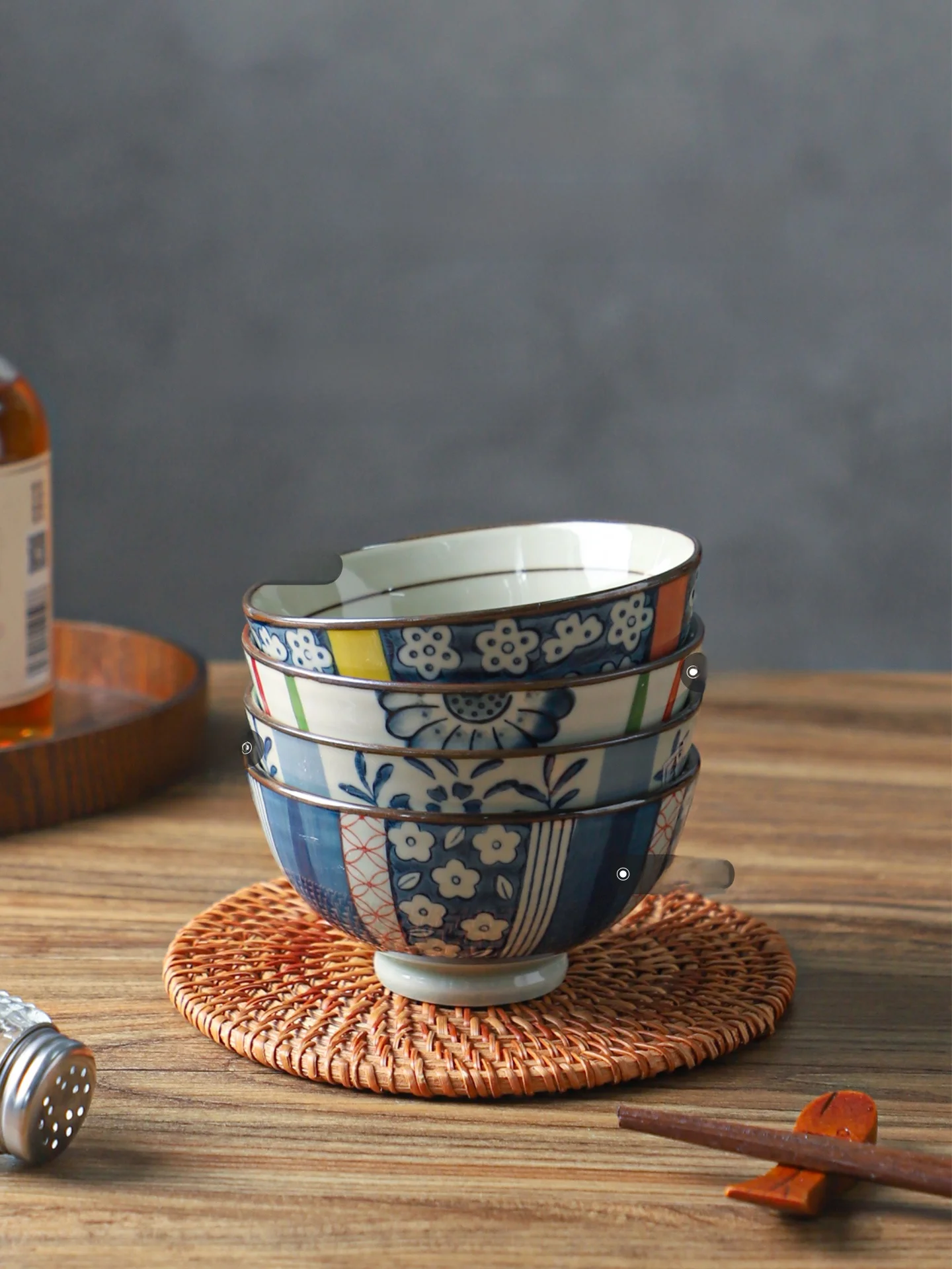 

Ретро-японская керамическая миска для риса с подглазурной росписью, посуда для ужина, миска для сладкого супа, маленькая миска для домашнего использования, с растительным орнаментом