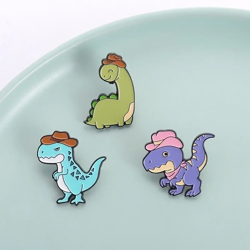 Abenteuer Tier Dinosaurier Brosche Emaille Pins Lustige süße Cowboy Dinosaurier Broschen Kragen Revers Abzeichen Schmuck Geschenk für Freunde – Detail 10
