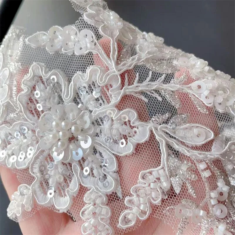 2 Stück = 1 Paar, 33,5 x 16 cm, weiße Perlen-Pailletten-Blumen, bestickte Spitze, Spiegel-Applikation, Aufnäher, DIY-Hochzeitszubehör, Nähzubehör