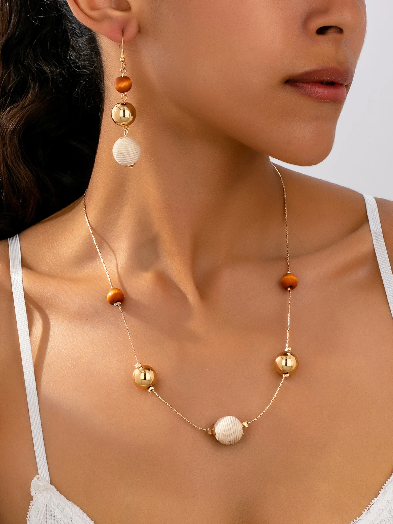 2-teiliges Damen-Schmuckset im Bohemian-Stil, mehrfarbig, handgefertigt, mit Draht umwickelte Kugelohrringe und Halskette, geeignet für den täglichen Gebrauch und für den Urlaub