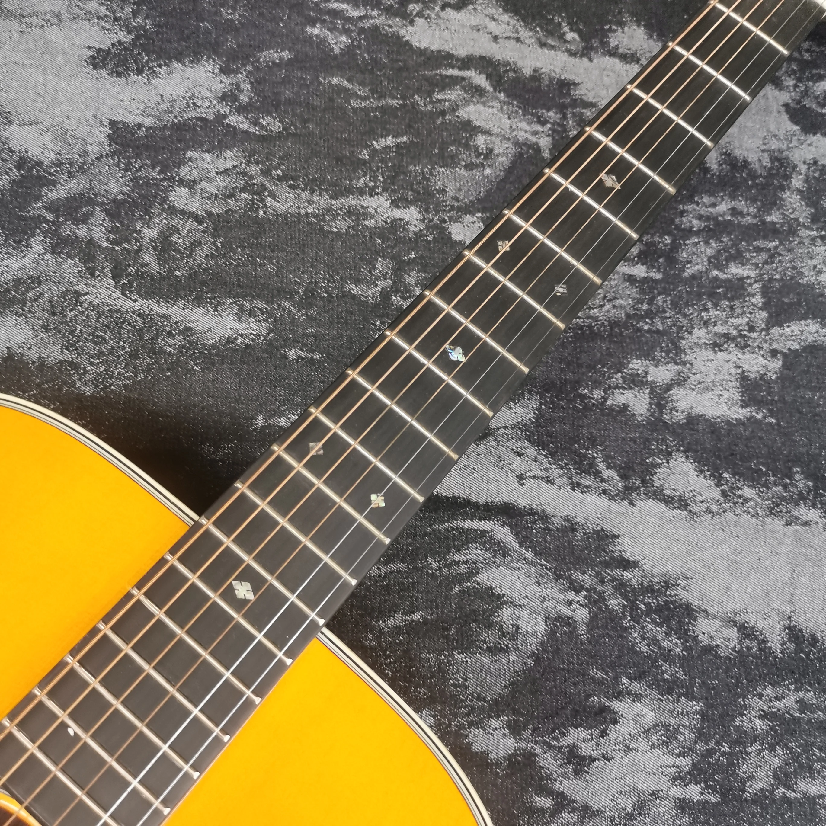 41 inch solid wood D28 series with yellow glossy paint on the surface, original acoustic wood guitar