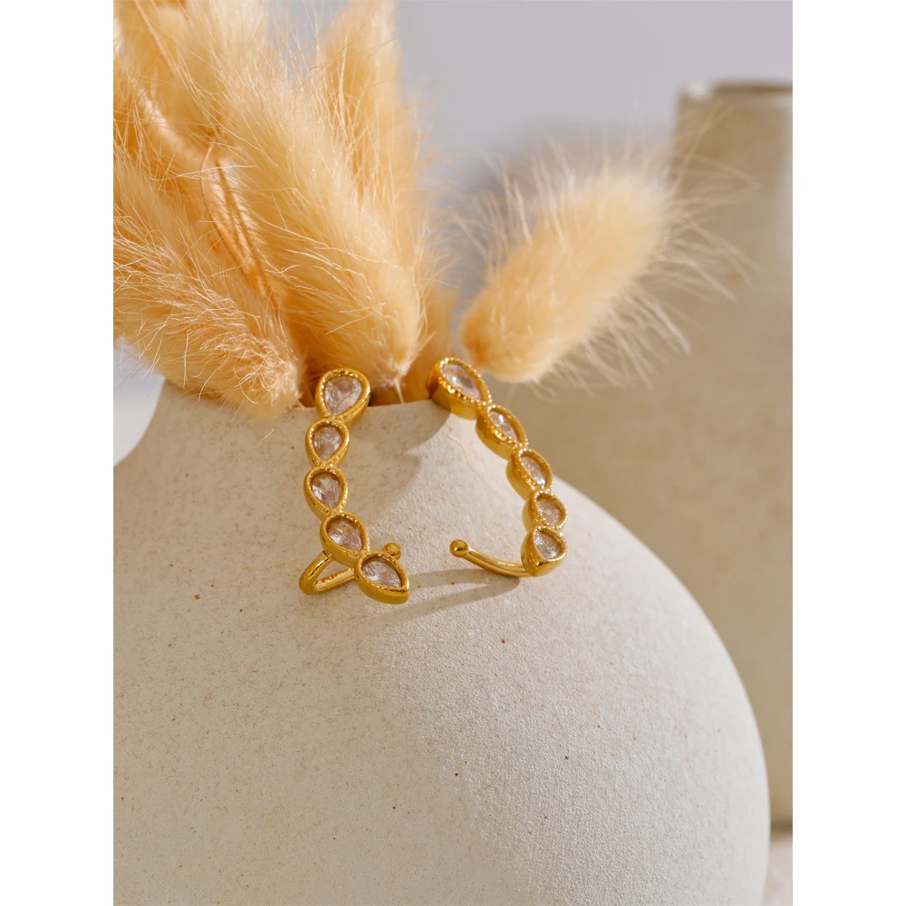 Yhpup Cubic Zirconia ต่างหูสตั๊ดเรขาคณิต 18K PVD Gold สีชุบสแตนเลสแฟชั่นเครื่องประดับของขวัญ