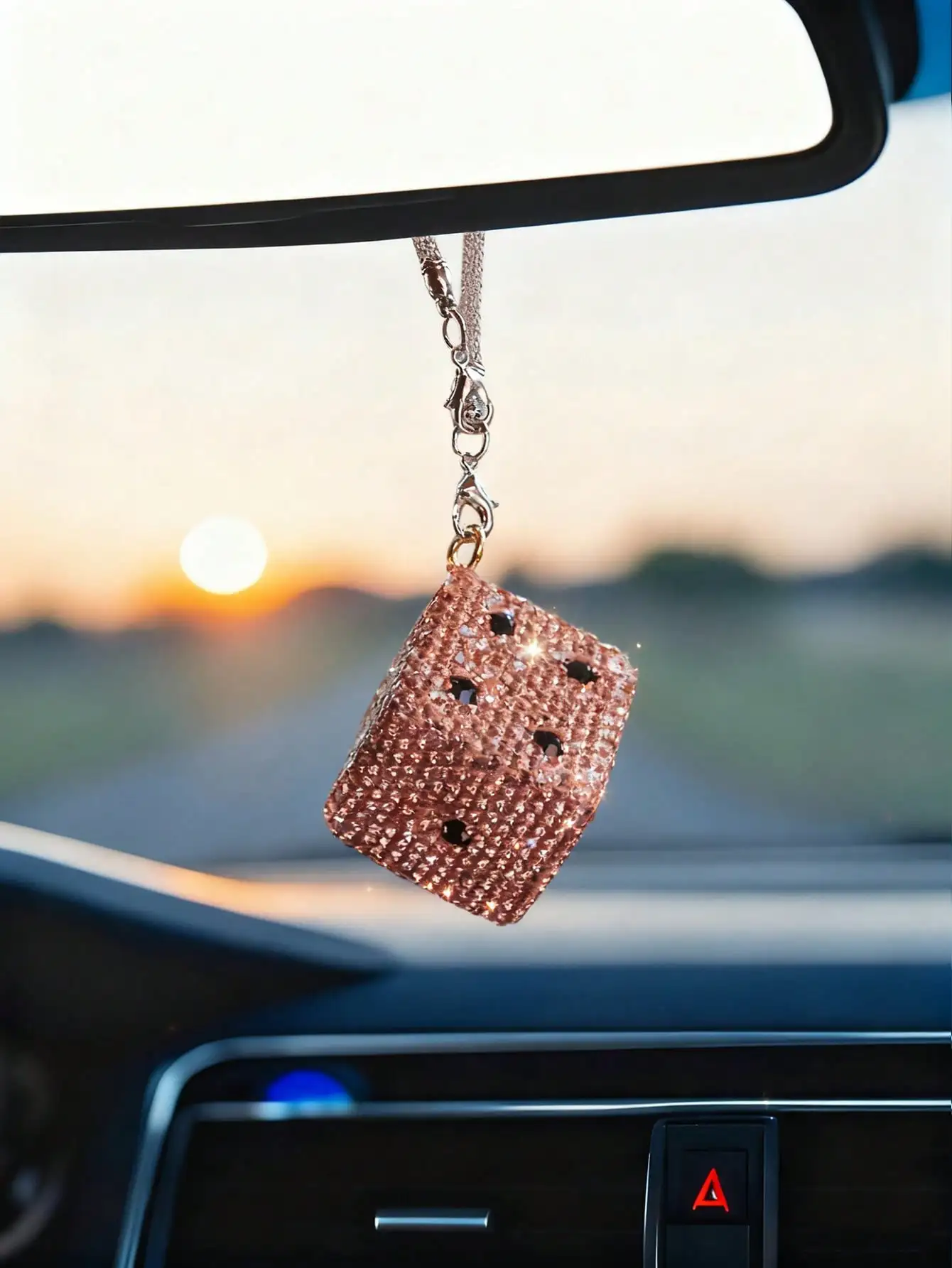 Sparkly Crystal Dice Car Pendant – Rhinestone-Adorned Elegant Lucky Charm, Suitable for Women, Girls & Teens.