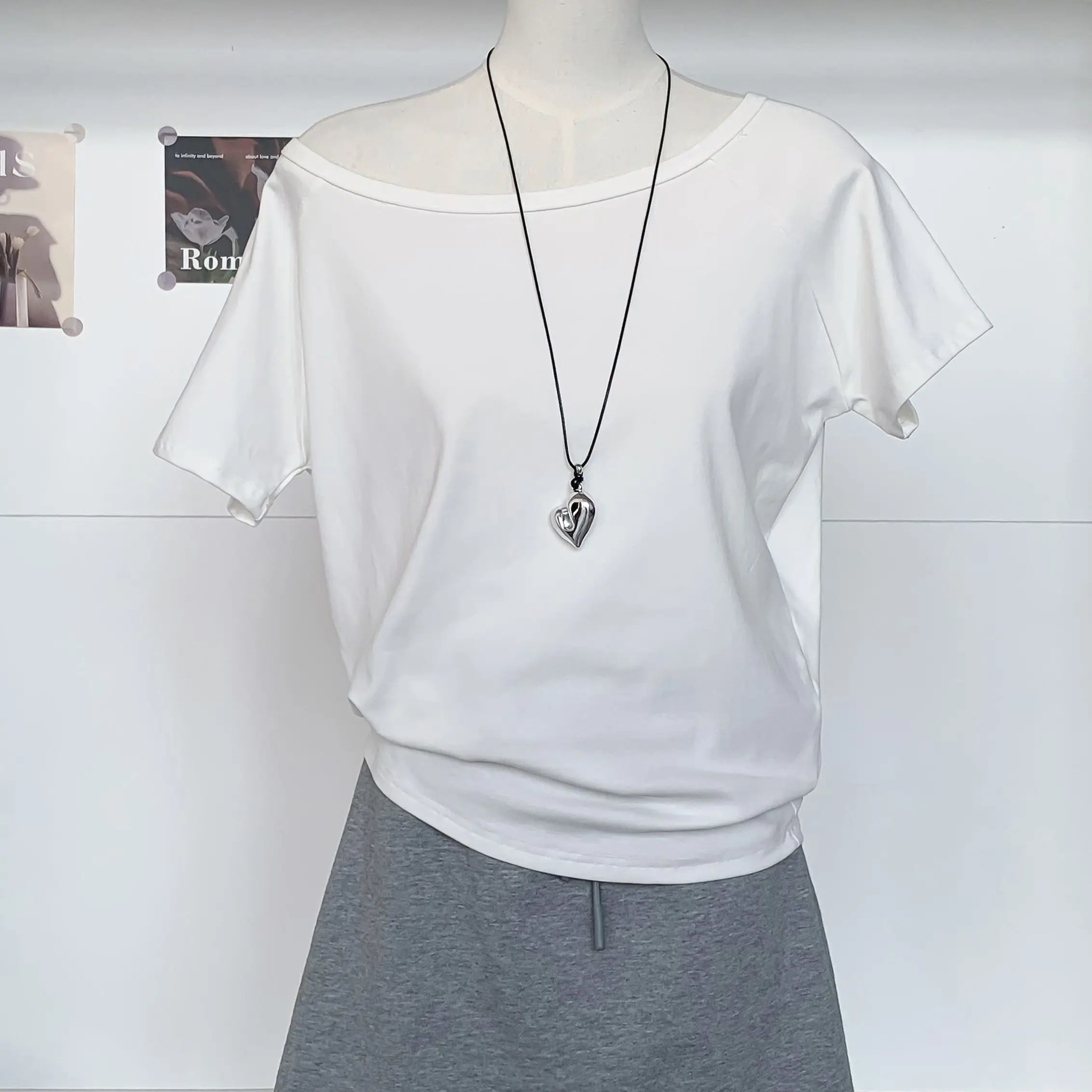 

Wedbleser Summer Slanted Shoulder Design Solid Color Short Sleeved Cotton T-shirt Loose Versatile One Shoulder Top Looks Slim