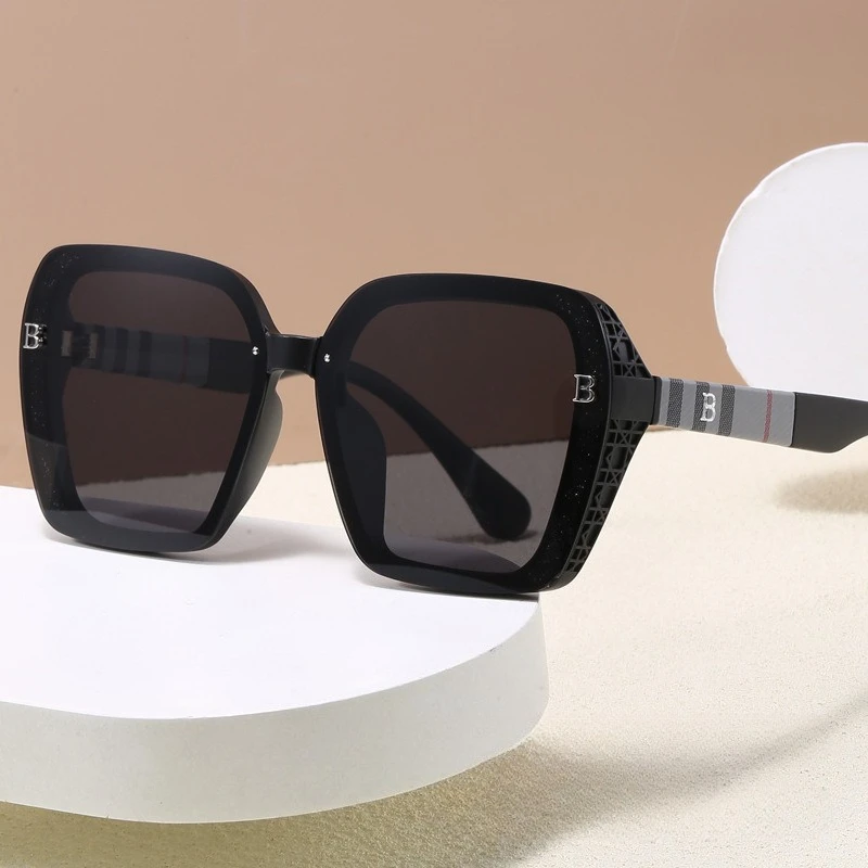 

2025 New Light Luxury Women's Polarized Sunglasses, High-End Fashion Square Frame UV400 Sunscreen Trendy Designer Shades