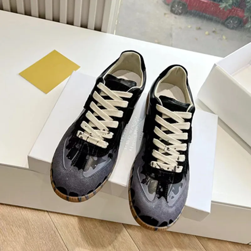 

German training shoes, versatile sports, casual men's and women's white shoes, genuine leather flat bottom lace up couple board