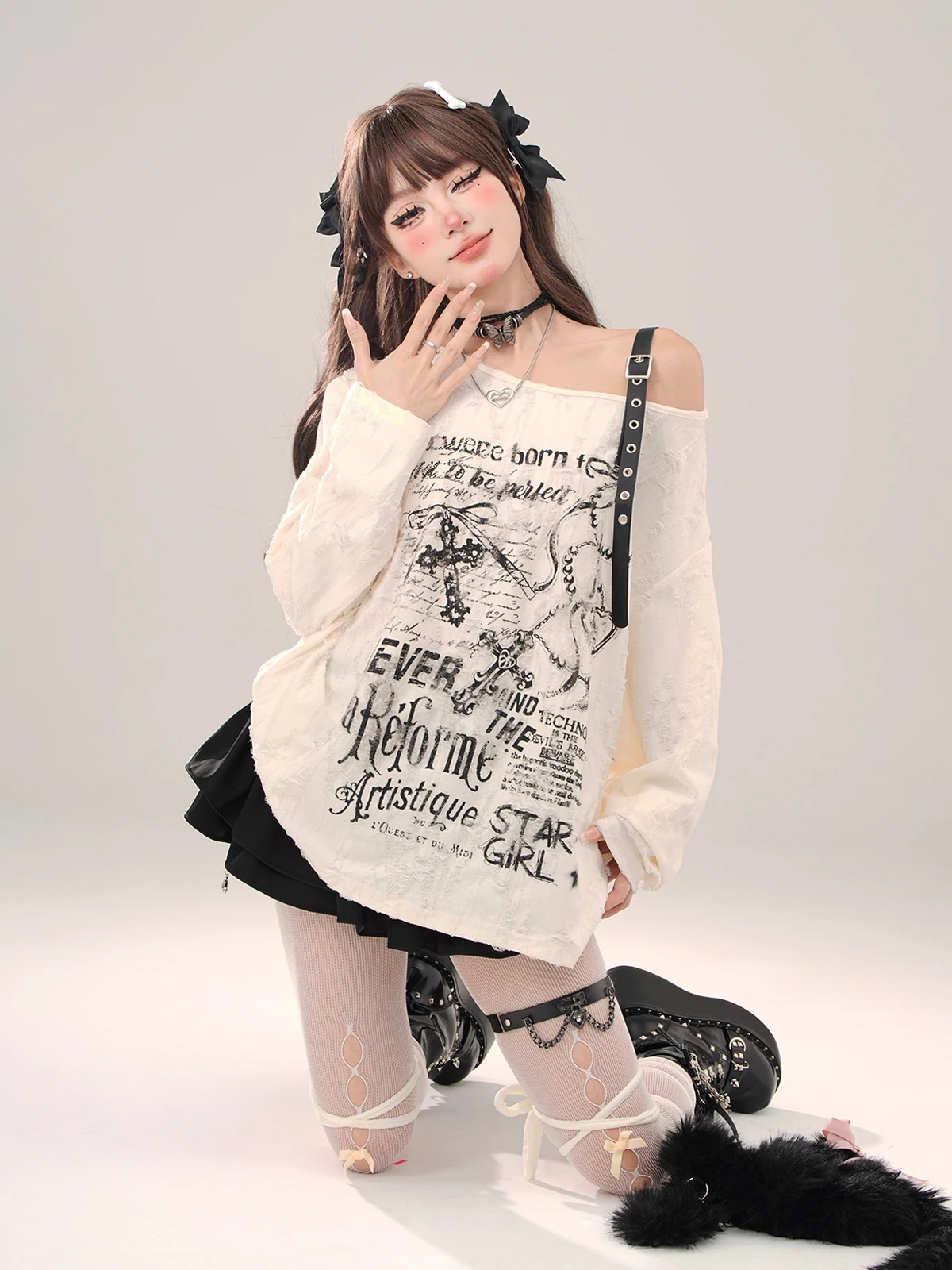 High Quality Hot Selling Wholesale Long Sleeved T-shirt Women Loose Fit Slimming Design Off Shoulder Top Y2k Aesthetic Clothes