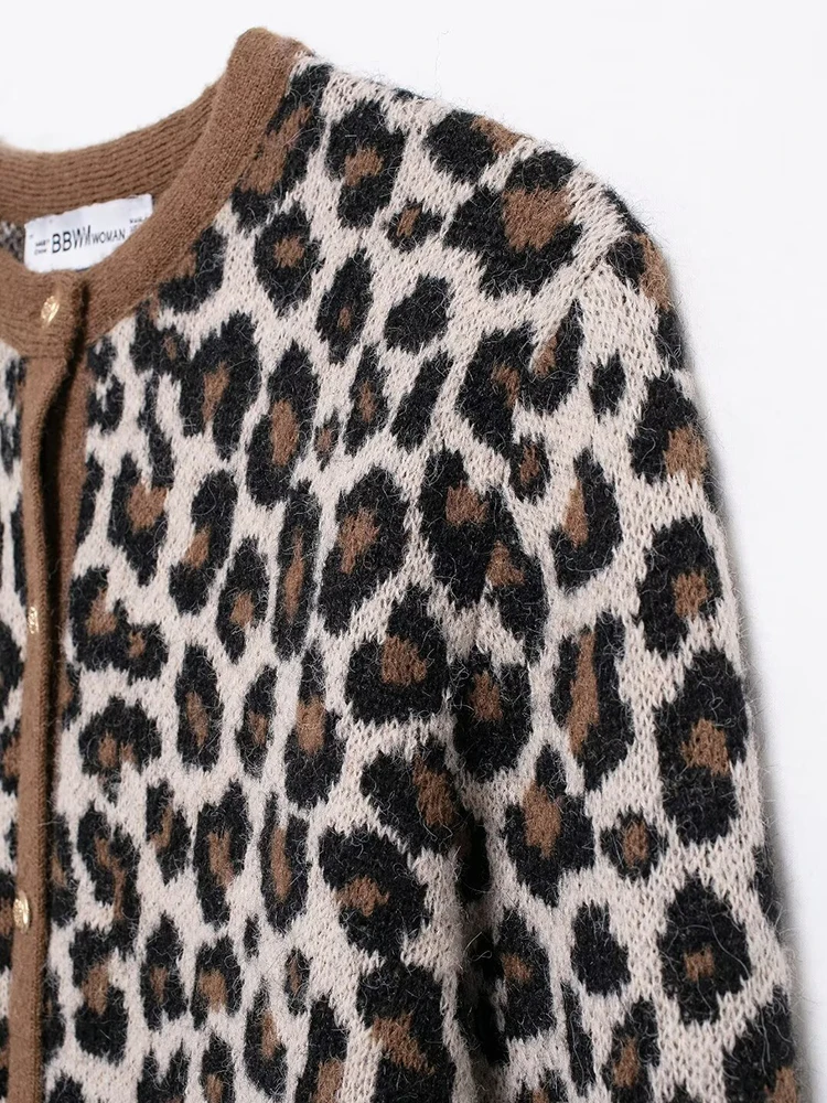 2024 Autumn And Winter New Lazy Style Leopard Print Color Blocked Knitted Cardigan Female Versatile Casual Round Neck Sweater