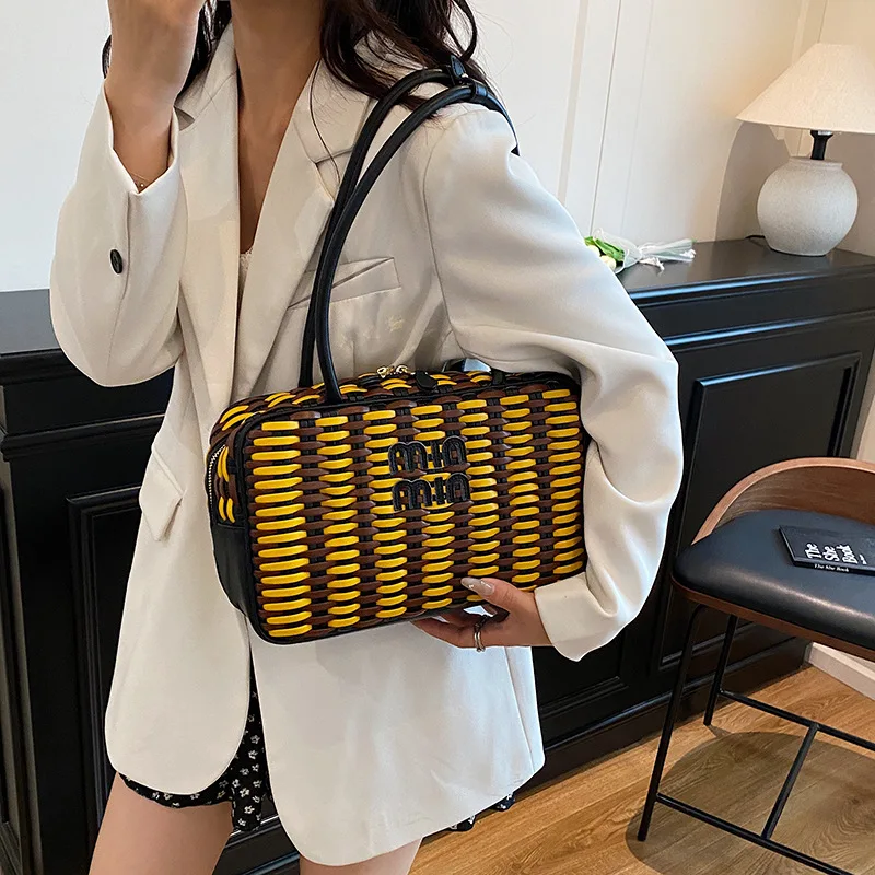 

2025 New Woven Square Bag Crossbody/Shoulder Multi-Way Purse High-End Textured Handbag with Contrast Stitching Trendy Casual Bag