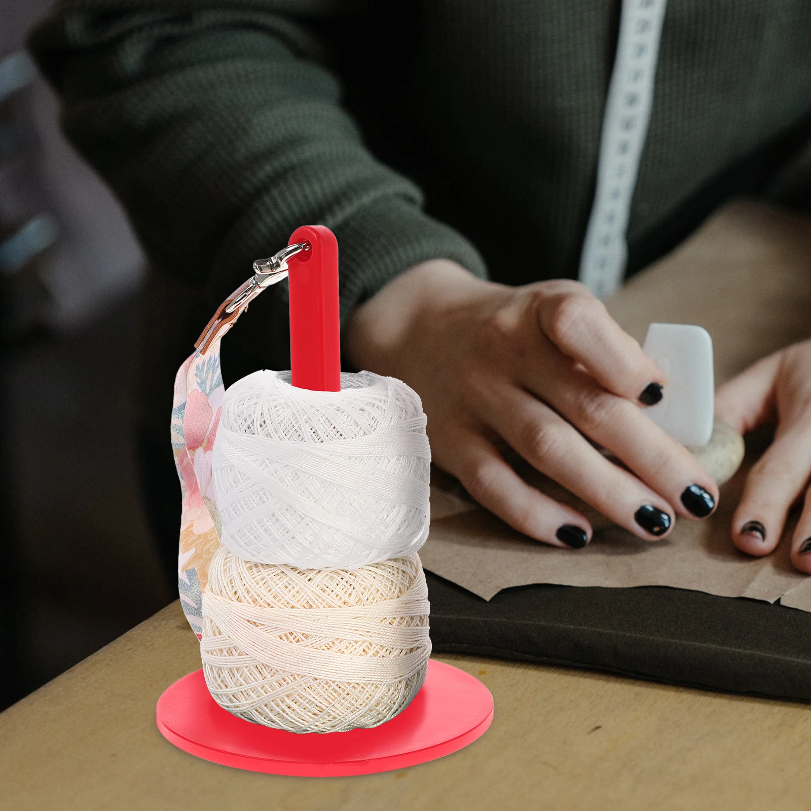 

Yarn Rack Holder Spinner Dispenser Wrist Knitting Crocheting Fabric Ball Storage ganizer Travel Yarn Ball Holder