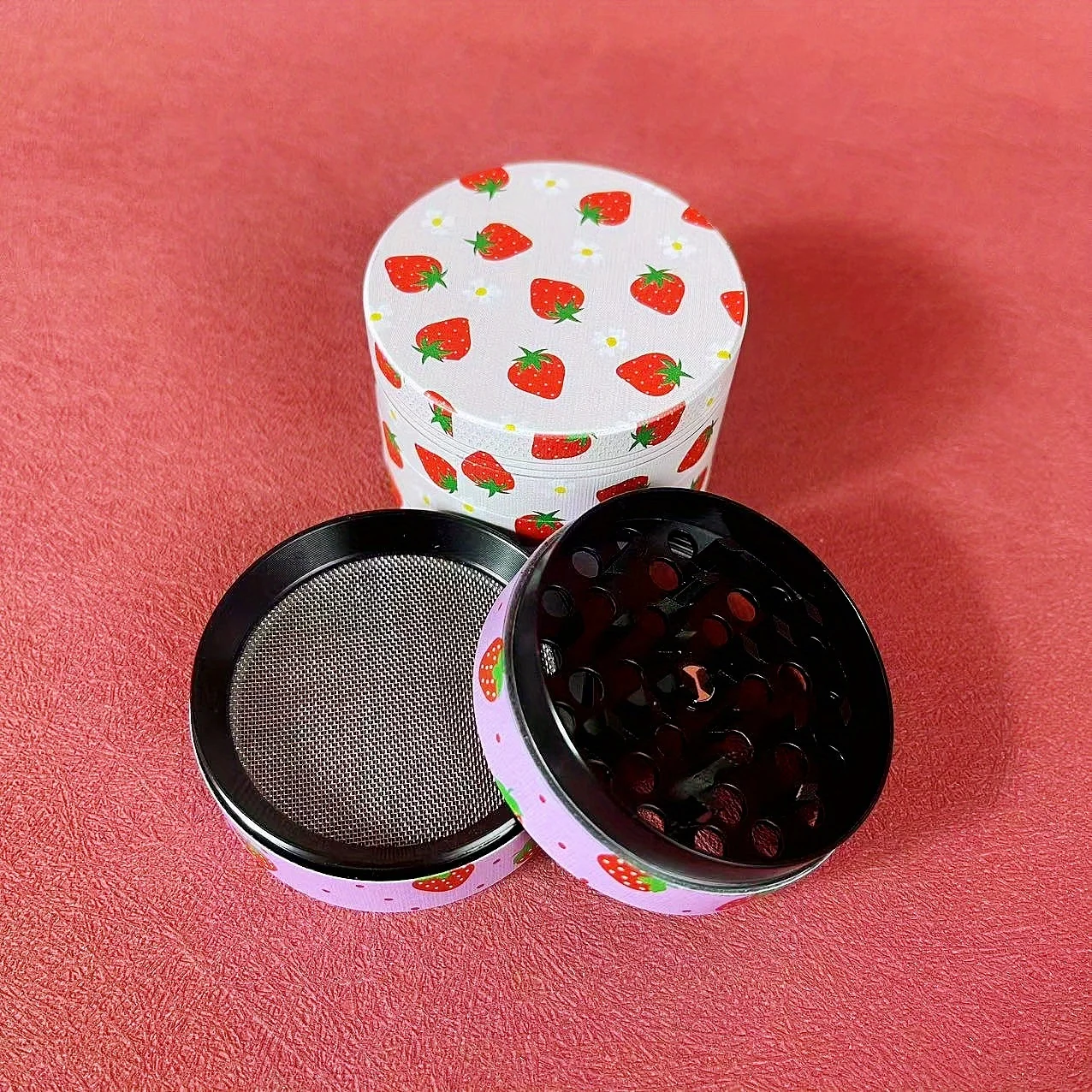 2inch Strawberry Herb Grinder Metal Spice Mill Pepper Crusher Salt Mortar Tobacco Grass Grinder Cigarette Kitchen Tool Gift