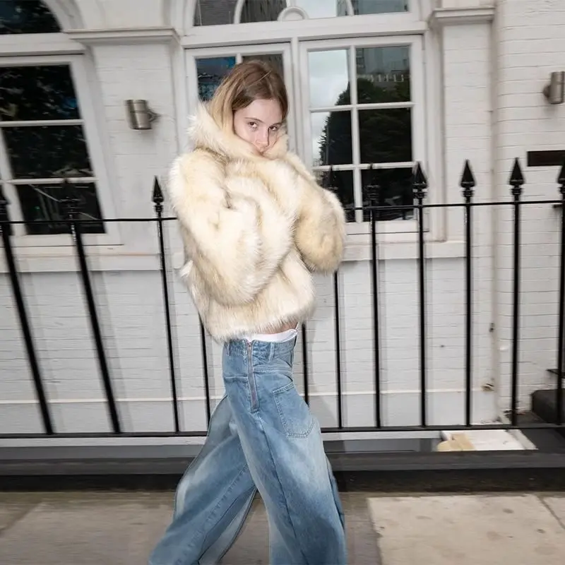 

Свободное женское пальто Eco-Fur из искусственного лисьего меха