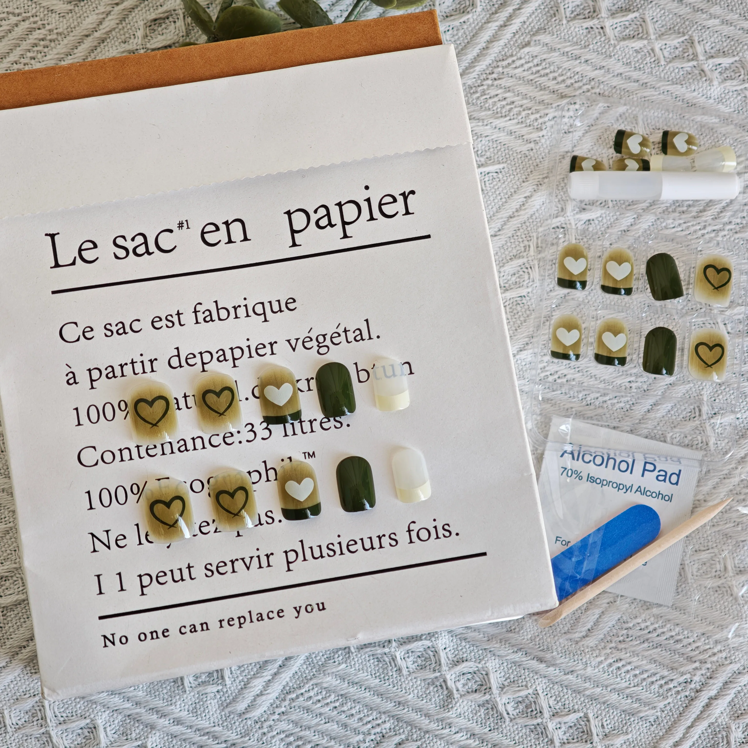 

24Pcs Medium Short Press on Nails - Jelly Nude Base with Fresh Green Minimalist Heart Design