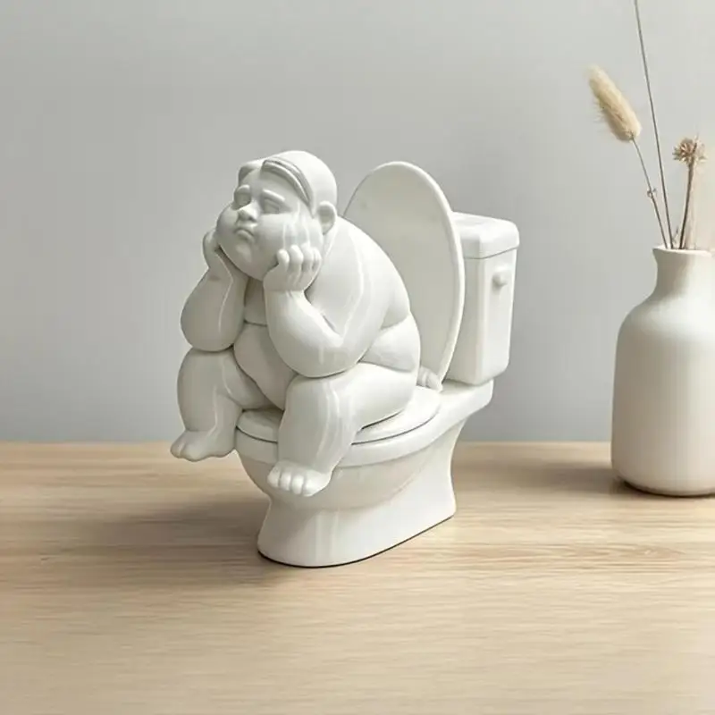 Statuette amusante de penseur sur les toilettes, figurine légère en résine, ornement de bureau créatif, souvenir de voyage, cadeau pour un ami, décoration unique et mignonne.