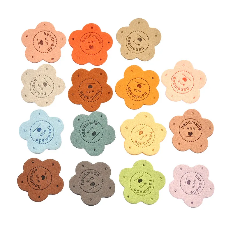 20Pcs 3.6cm Flower Shaped Letter Embossed PU Leather Labels For Handmade Accessories Sewing Clothes Decor Garments Bag Tag c4012