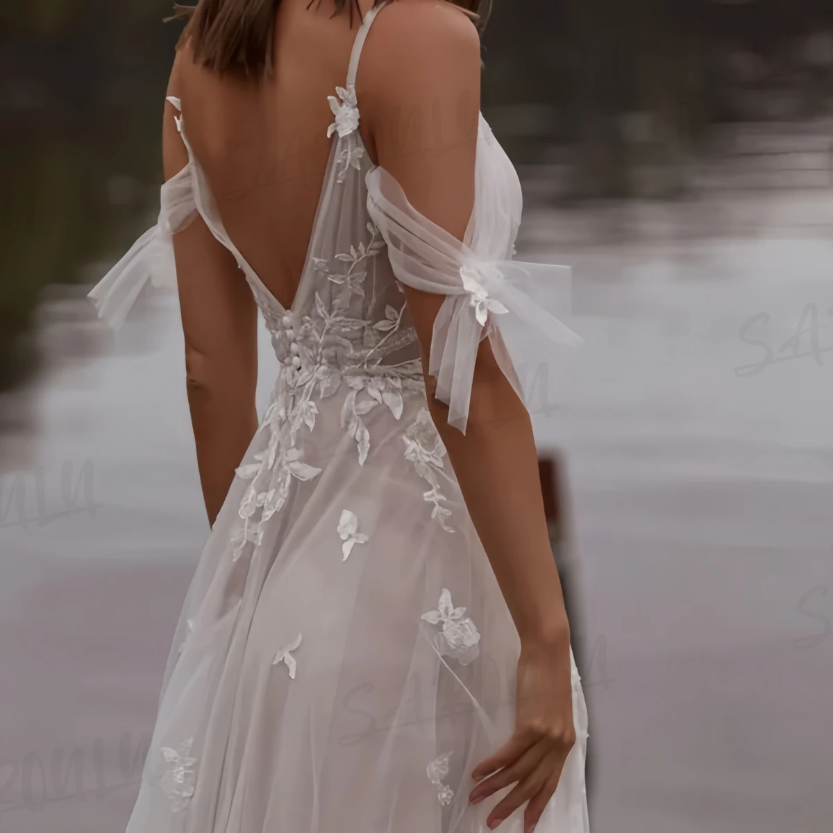 Abiti da sposa in tulle di pizzo avorio per le donne Senza spalline Appliques Abiti da sposa Boho Abito da sposa personalizzato con strascico