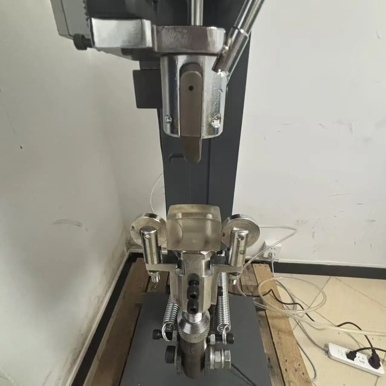 Electric Semi-Automatic Tire Stud Inserting Machine for Winter Snow Spike PCR Tires 13-22 Inches up to 450 Pieces