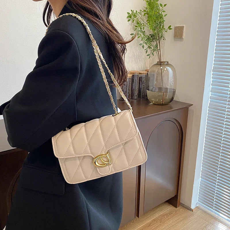 우아한 모나코 빈티지 경량 소프트 룩을 특징으로 하는 메테오 패턴 가죽으로 제작된 고급 여성용 숄더백