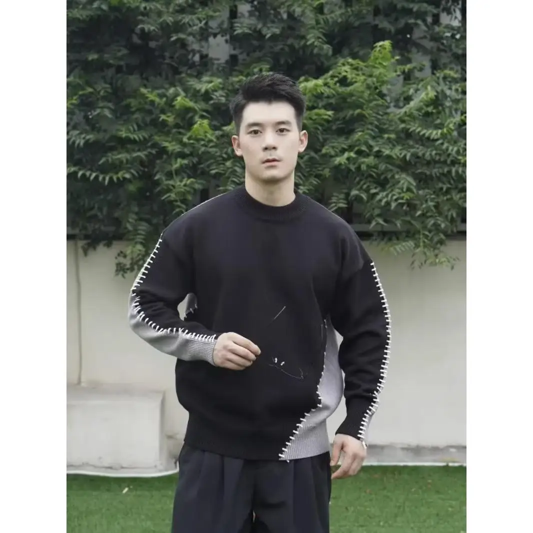 

Мужской вязаный свитер на осень-зиму с круглым вырезом, длинными рукавами, плотной вязкой, цветными блоками и декоративной строчкой, из полиэфирного волокна, молодежный стиль