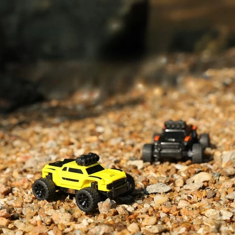 C81 Mini 4WD Remote Control Car 1:76 Rechargeable Miniature Remote Control Off-Road Vehicle Simulation Toy Car Model