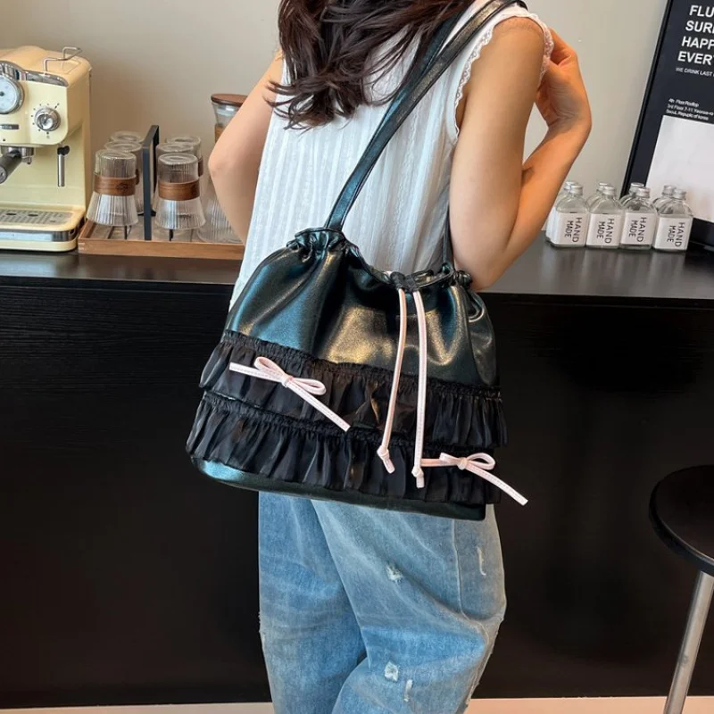 

Elegant Bag With Magnetic Closure For Ladies For Security And Streamlined Leather Profile Design