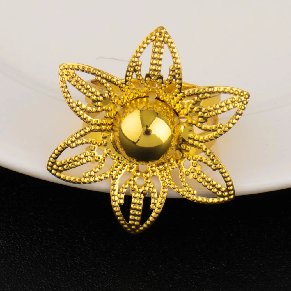 4-teiliges Schmuckset für Damen, vergoldet, mit Gänseblümchen-Muster: Halskette, Ohrringe, Armreif, Blumenring, Schmuck für den täglichen Gebrauch, Geschenkidee – Detail 9