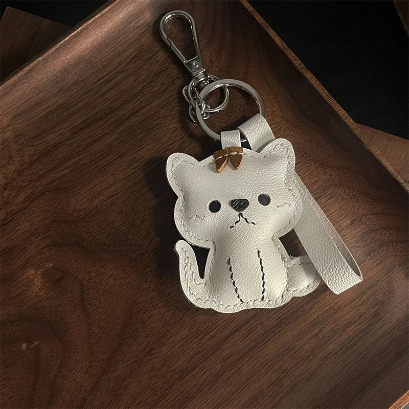 

Cute little white cat bag pendant, women's high-end exquisite jewelry gift keychain, genuine leather handmade jewelry for friend