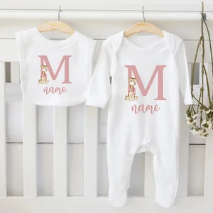 Personalisierte Bibelbibel und BodySuit -Set, Schlafanzug des Babys, Neugeborenen Haus, Krankenhausrobrper, benutzerdefinierte Name, Duschgeschenk 12 Hauptverkäufe personalisierte Roben mit Namen - №10